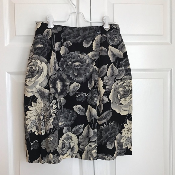 Jones New York Floral Pencil Skirt Size 8P EUC - Picture 3 of 15